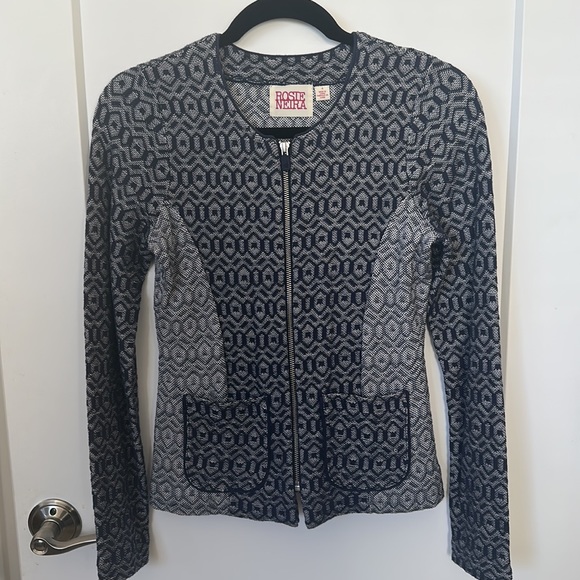 ANTHROPOLOGIE Geo Diamond Jacket Knit Grey Navy Blue Collarless Zip Front NEW - Picture 3 of 6